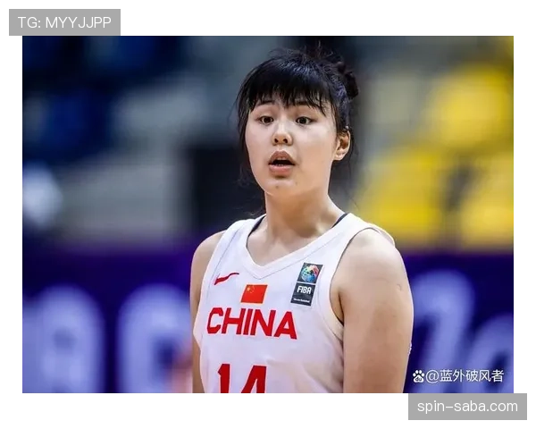 李月汝逛街那气场,拎个袋子把我这月底预算秒成笑话 李月汝逛街那气场,拎个袋子把我这月底预算秒成笑话