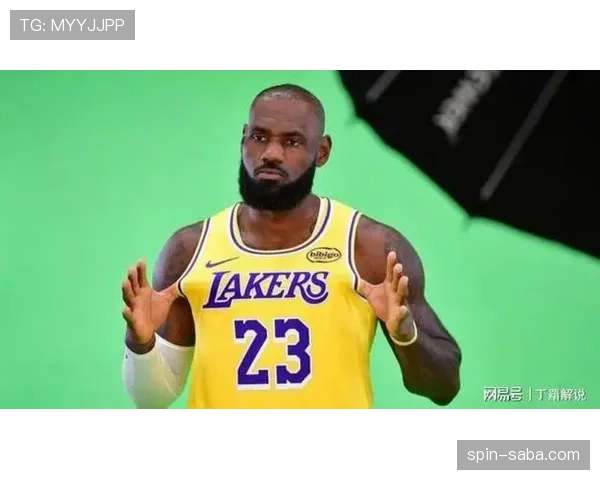 巴尔科拉与阿森西奥的边路竞争:战术适配性与角色差异解析 巴尔科拉与阿森西奥的边路竞争:战术适配性与角色差异解析